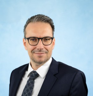 Dr. Michael Estermeier